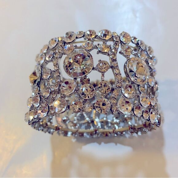 Faceted Rivoli Crystals Bracelet 2.5” Wide Silver Tone Metal Glam Bling Gorgeous - Picture 1 of 4
